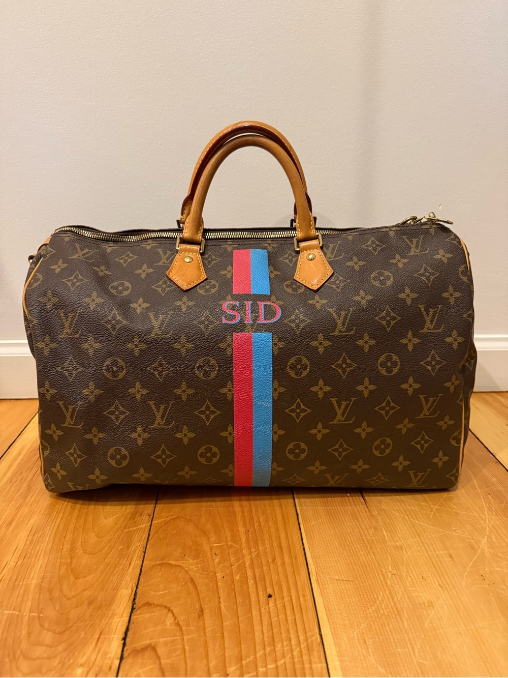 Louis Vuitton Speedy Bandoulière handbag featuring customization